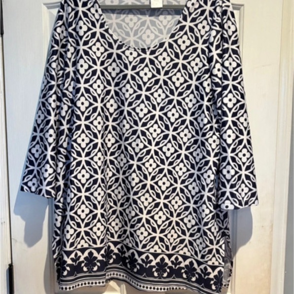 Slinky Brand Black and White Floral Tunic - Picture 2 of 6